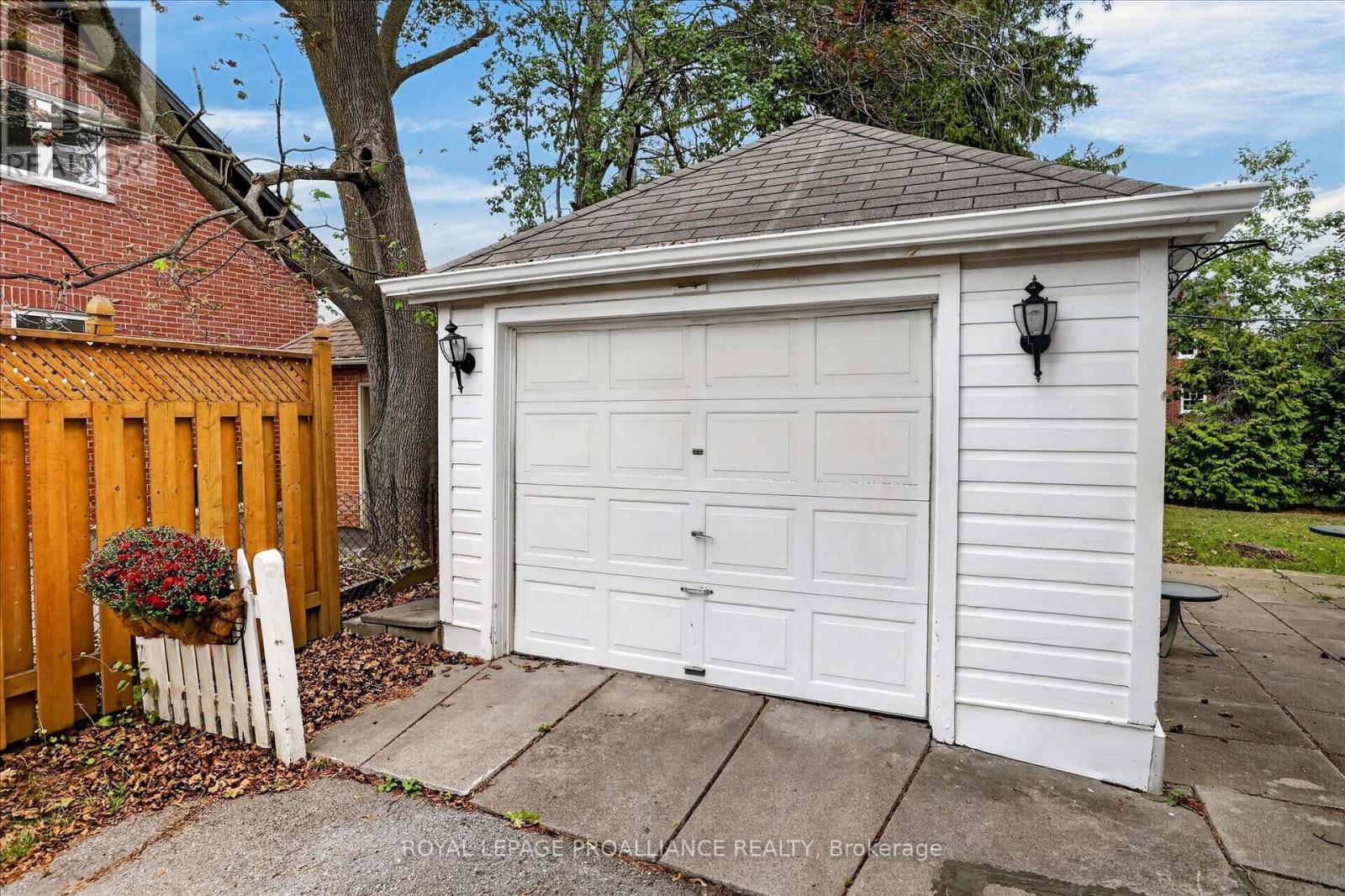 210 ABERDEEN AVENUE - 44