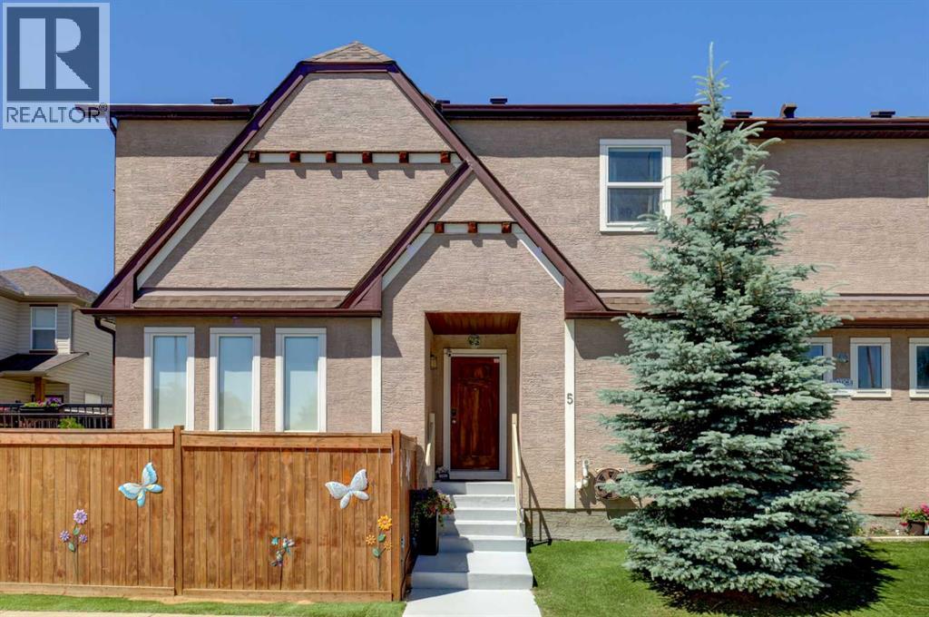 Property for sale at 5 Covecreek Mews NE