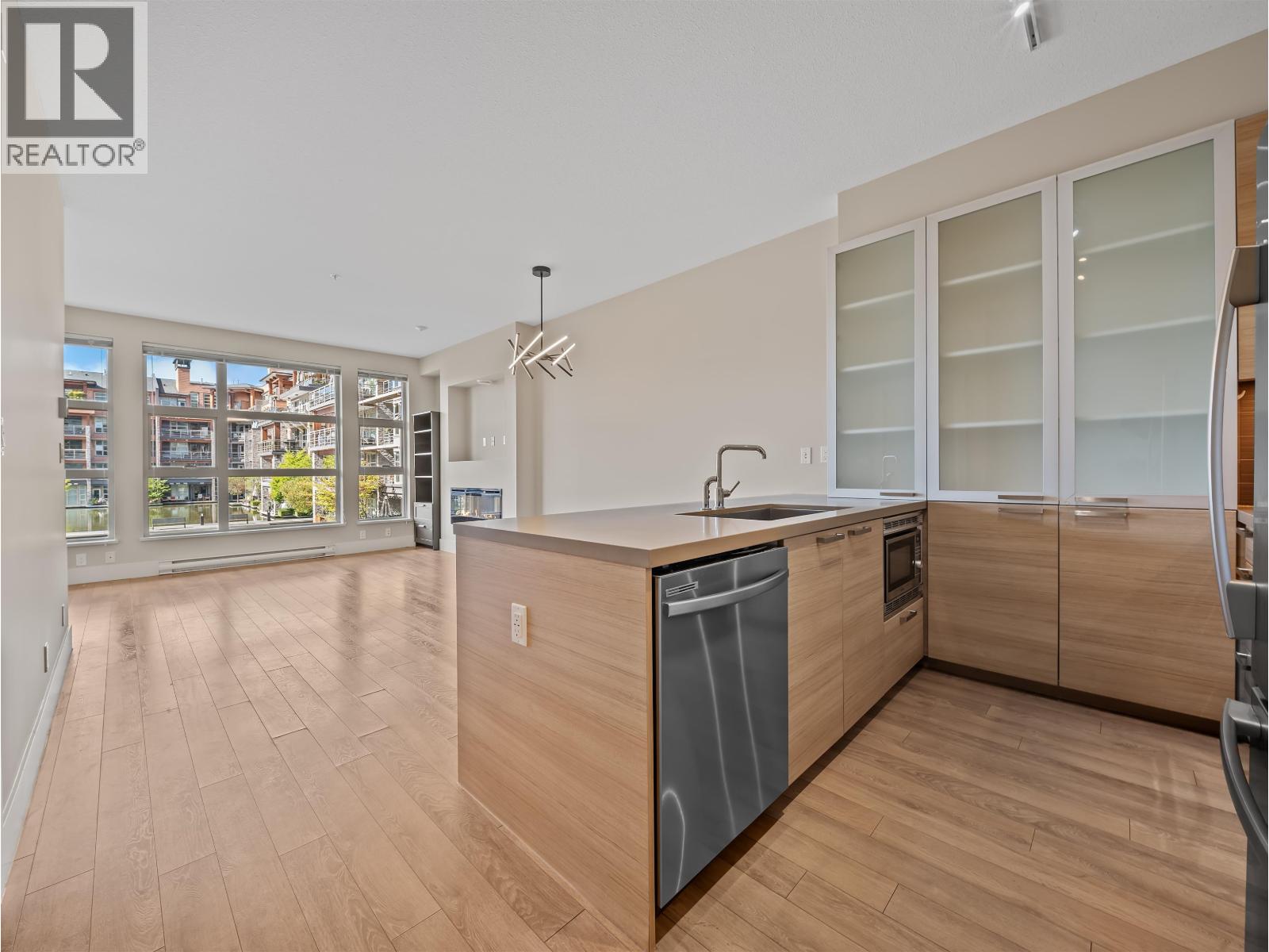 215 3606 ALDERCREST DRIVE, North Vancouver