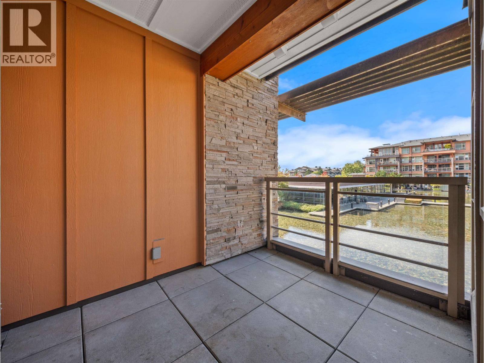 215 3606 ALDERCREST DRIVE, North Vancouver