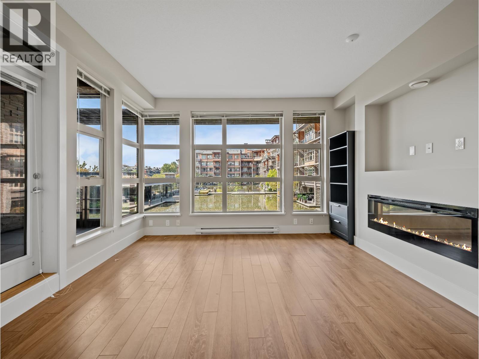215 3606 ALDERCREST DRIVE, North Vancouver