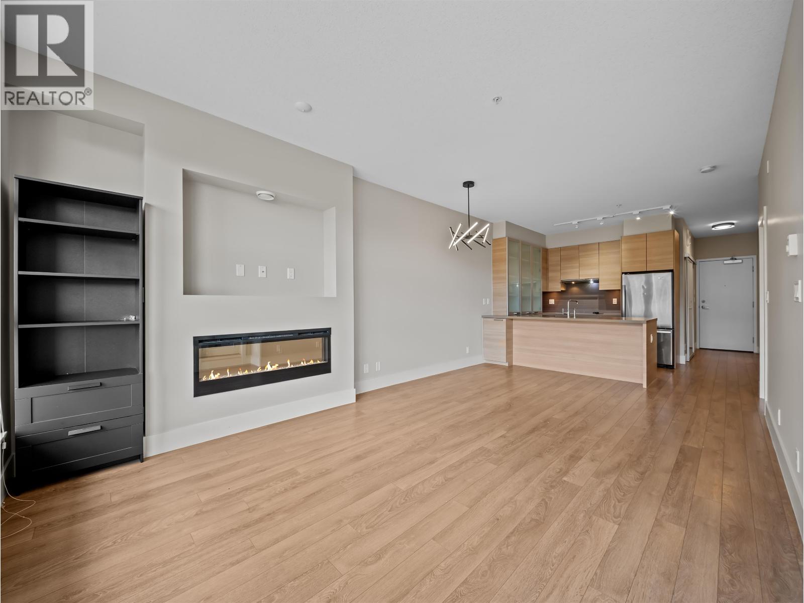 215 3606 ALDERCREST DRIVE, North Vancouver