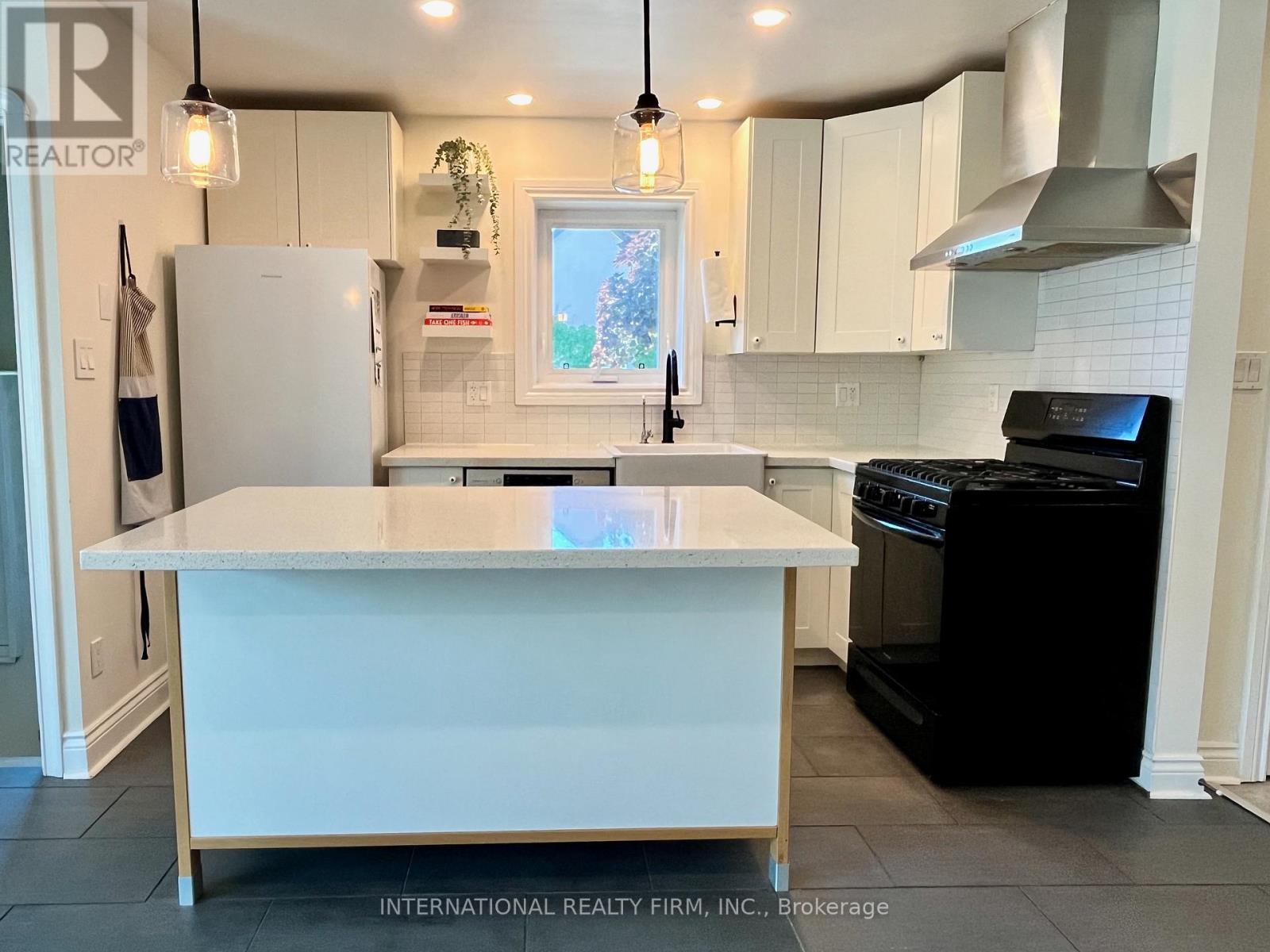 688 SAMMON AVENUE - 7