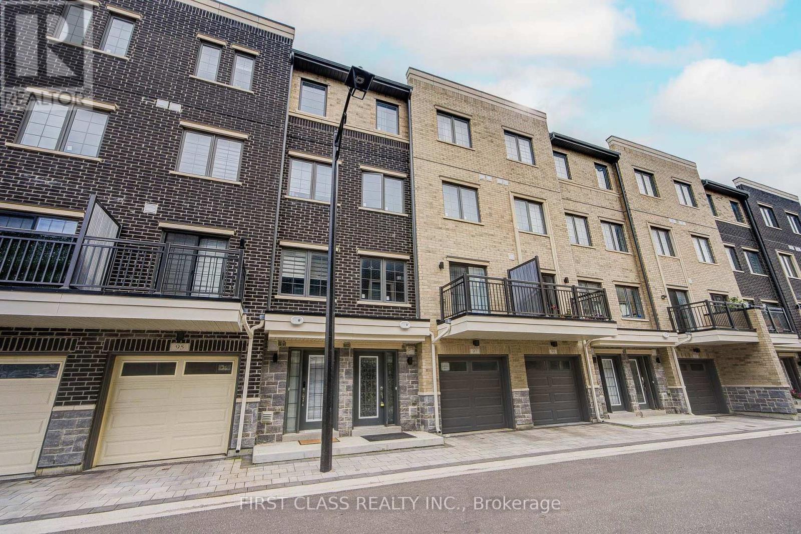 97 CLIPPERS CRESCENT, Whitchurch-Stouffville (Stouffville) — photo 2