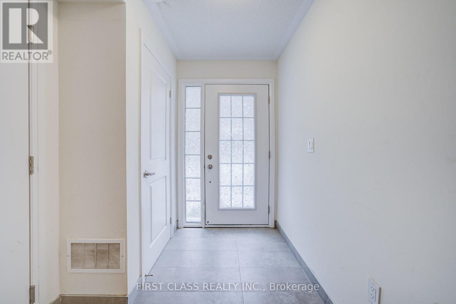 97 CLIPPERS CRESCENT, Whitchurch-Stouffville (Stouffville) — photo 3
