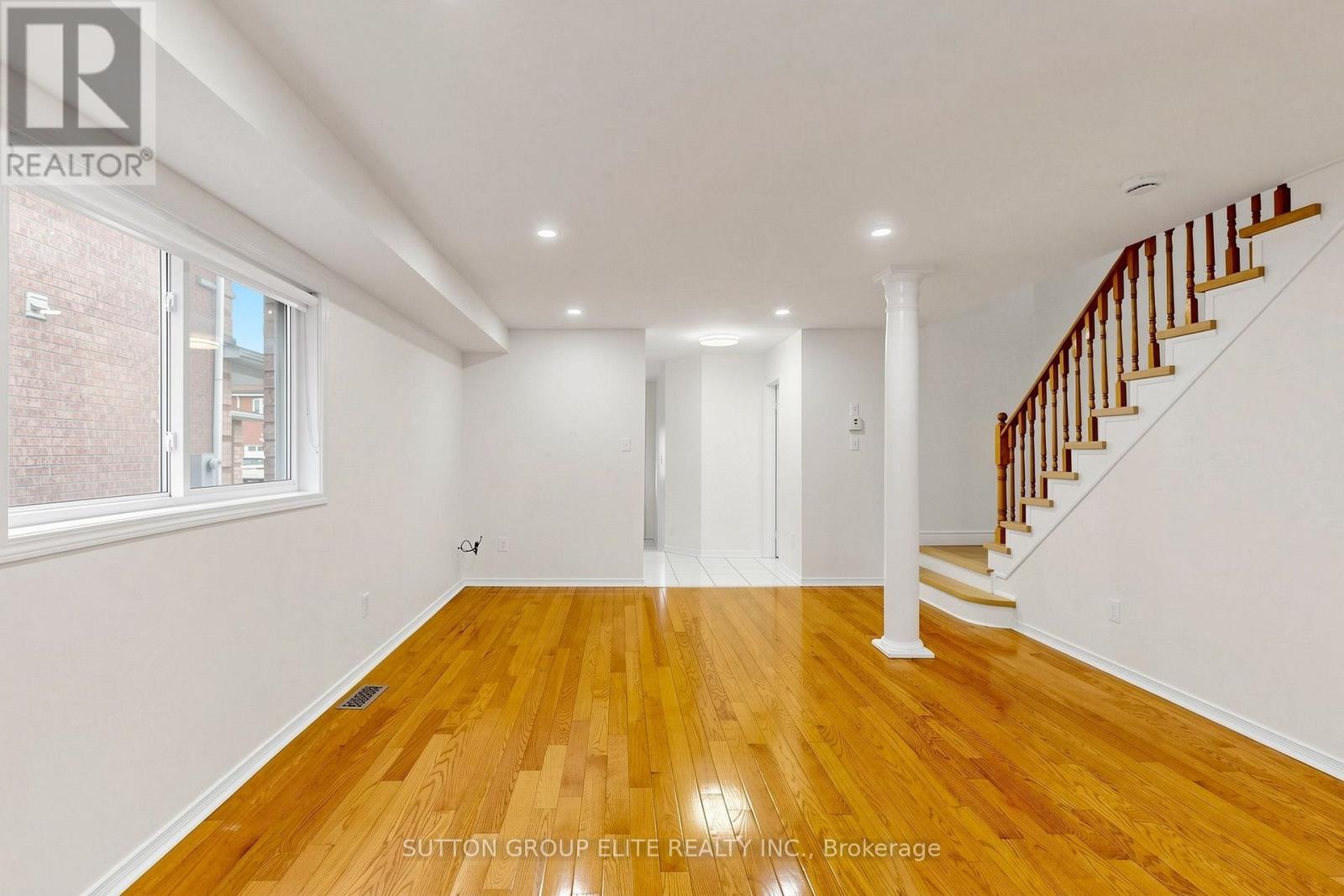 5684 VOLPE AVENUE, Mississauga (East Credit) — photo 2