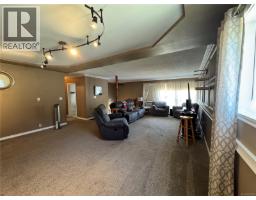 Living room/Dining room - 611 Nimpkish Dr, Gold River, BC V0P1G0 Photo 10