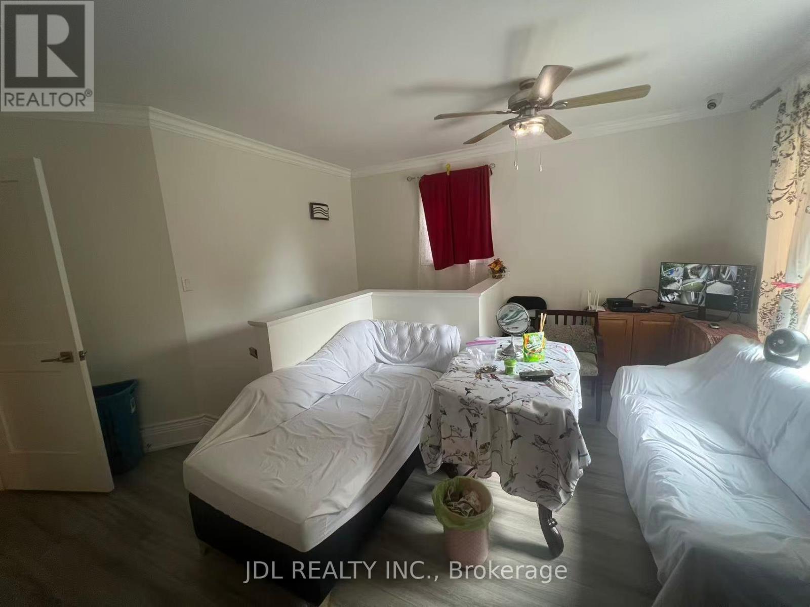 1045 OXFORD STREET E, London East (East G) — photo 3