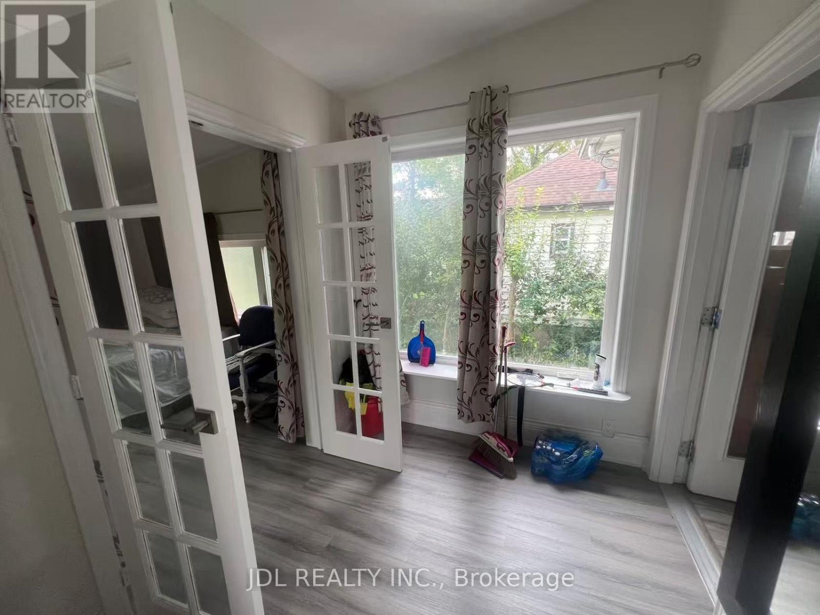 1045 OXFORD STREET E, London East (East G) — photo 7