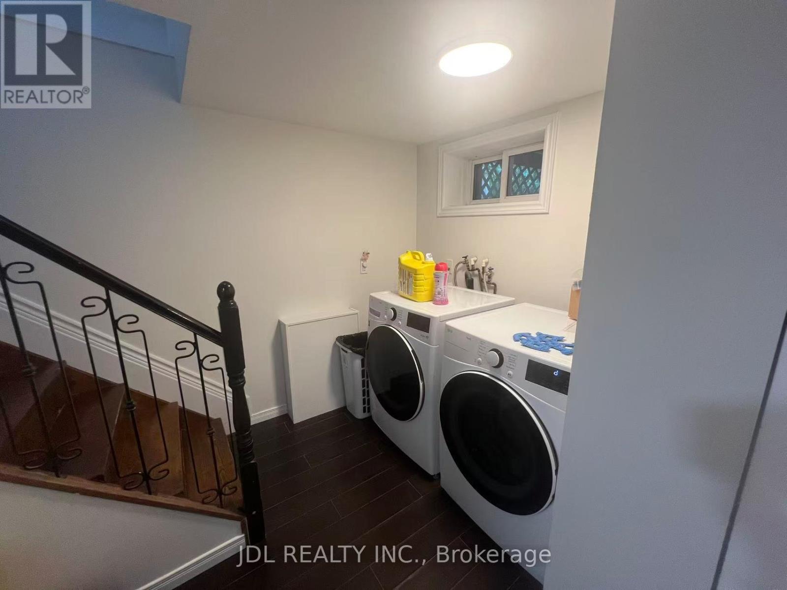 1045 OXFORD STREET E - 8