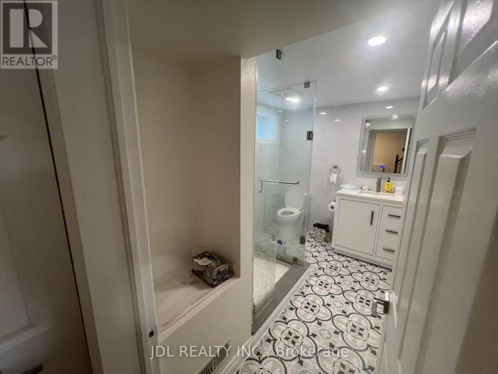 1045 OXFORD STREET E, London East (East G) — photo 9