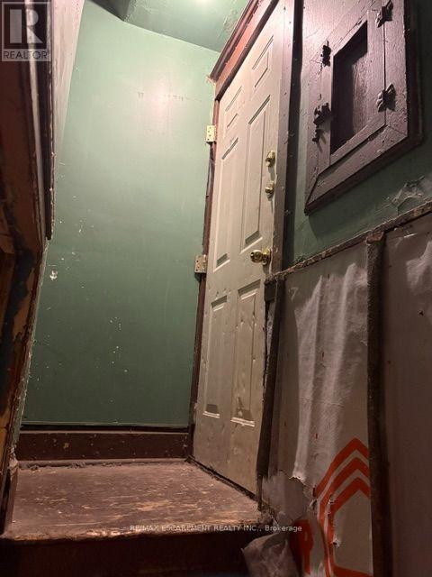 38 SPADINA AVENUE - 23