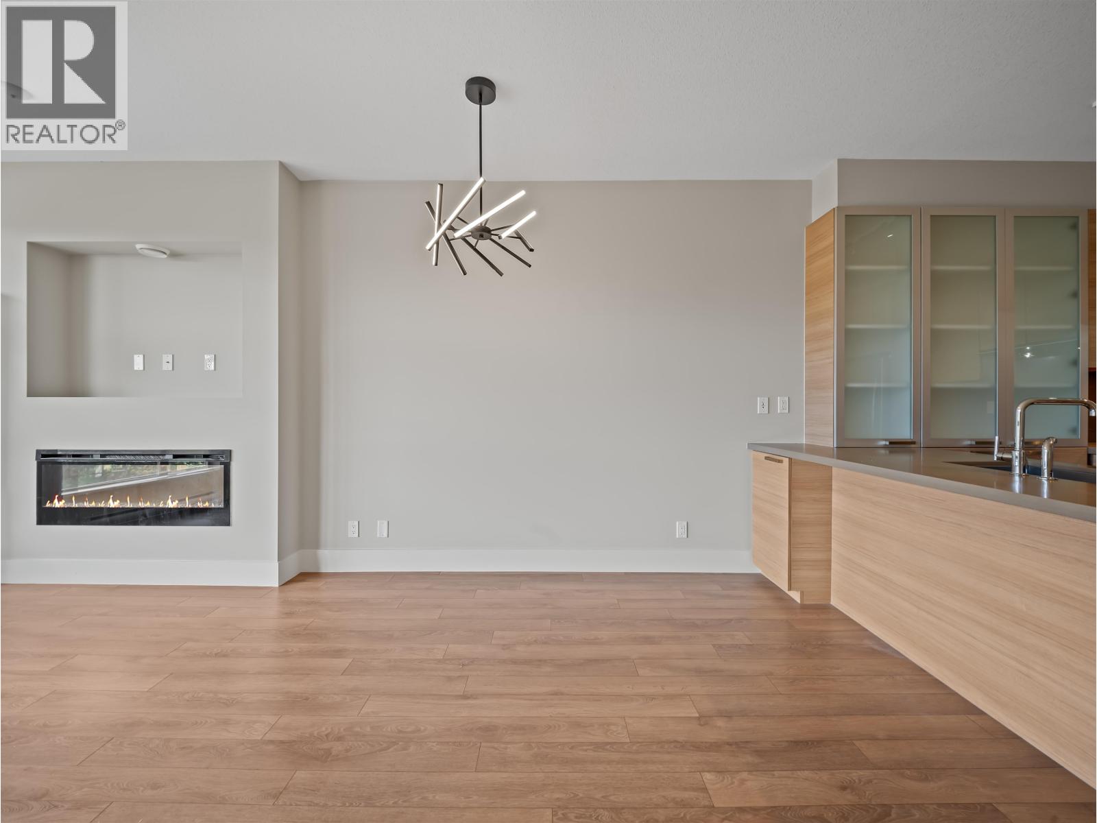 215 3606 ALDERCREST DRIVE, North Vancouver
