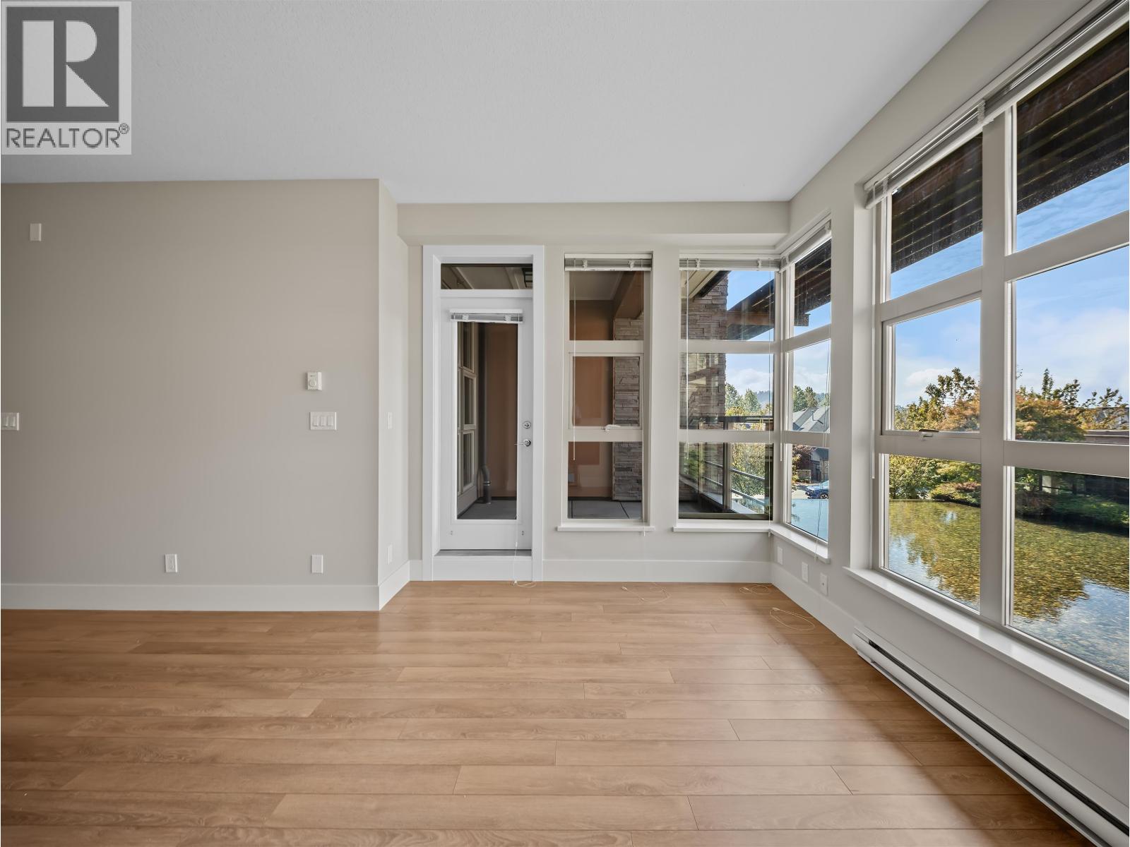 215 3606 ALDERCREST DRIVE, North Vancouver