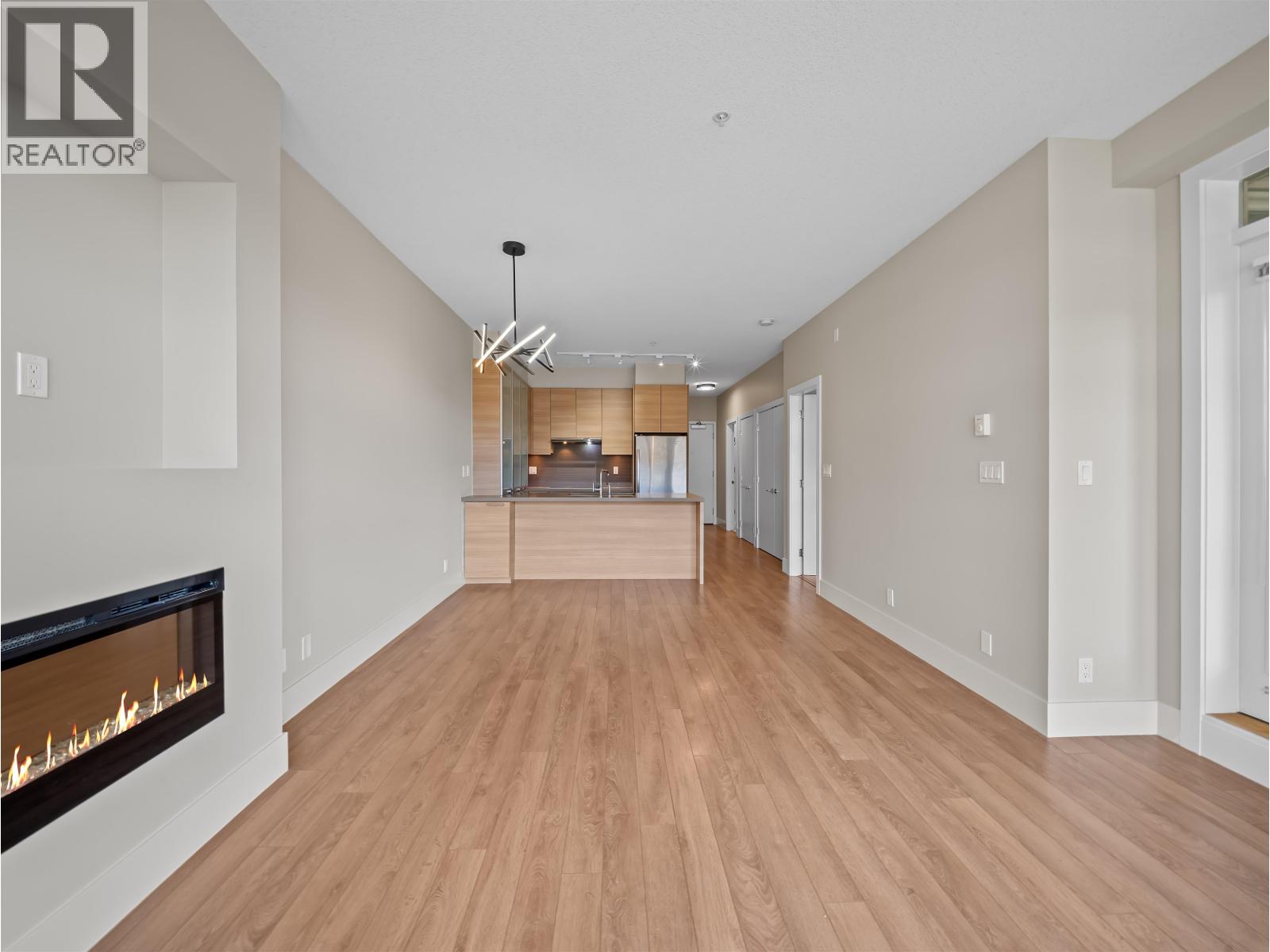 215 3606 ALDERCREST DRIVE, North Vancouver