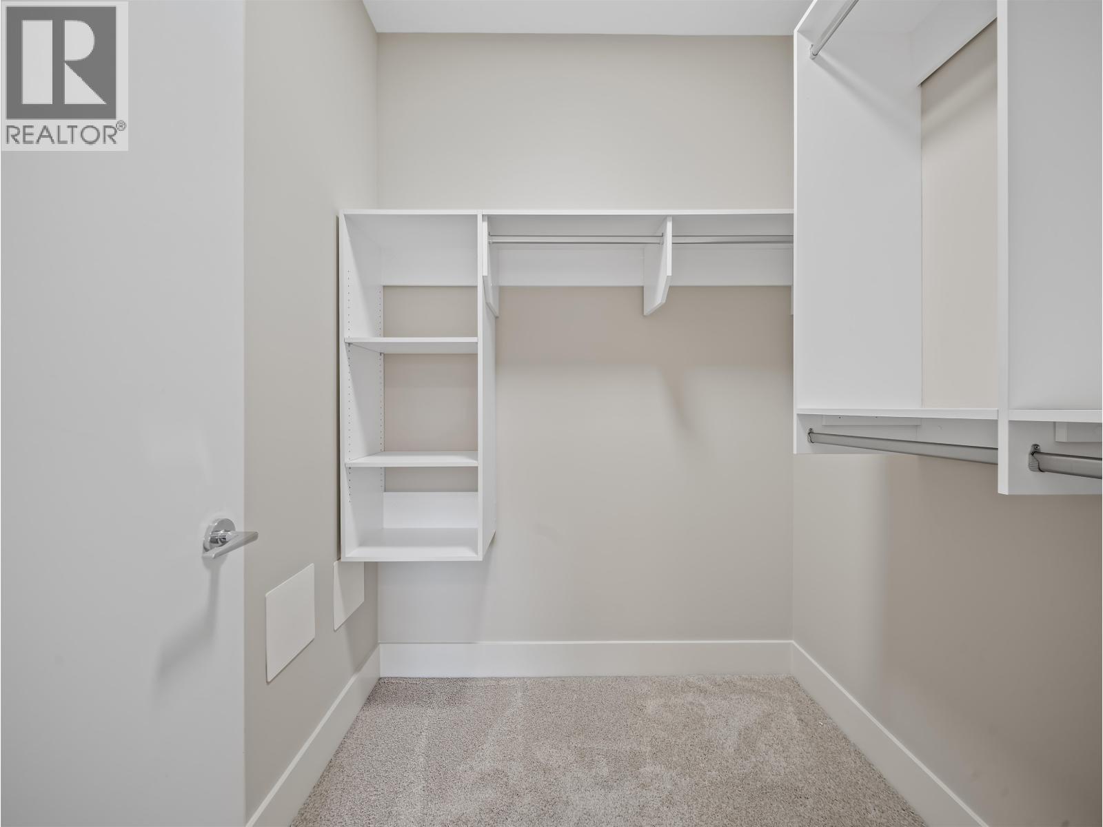 215 3606 ALDERCREST DRIVE, North Vancouver
