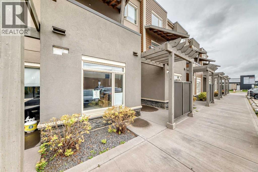 #109 10 Westpark Link SW - 3