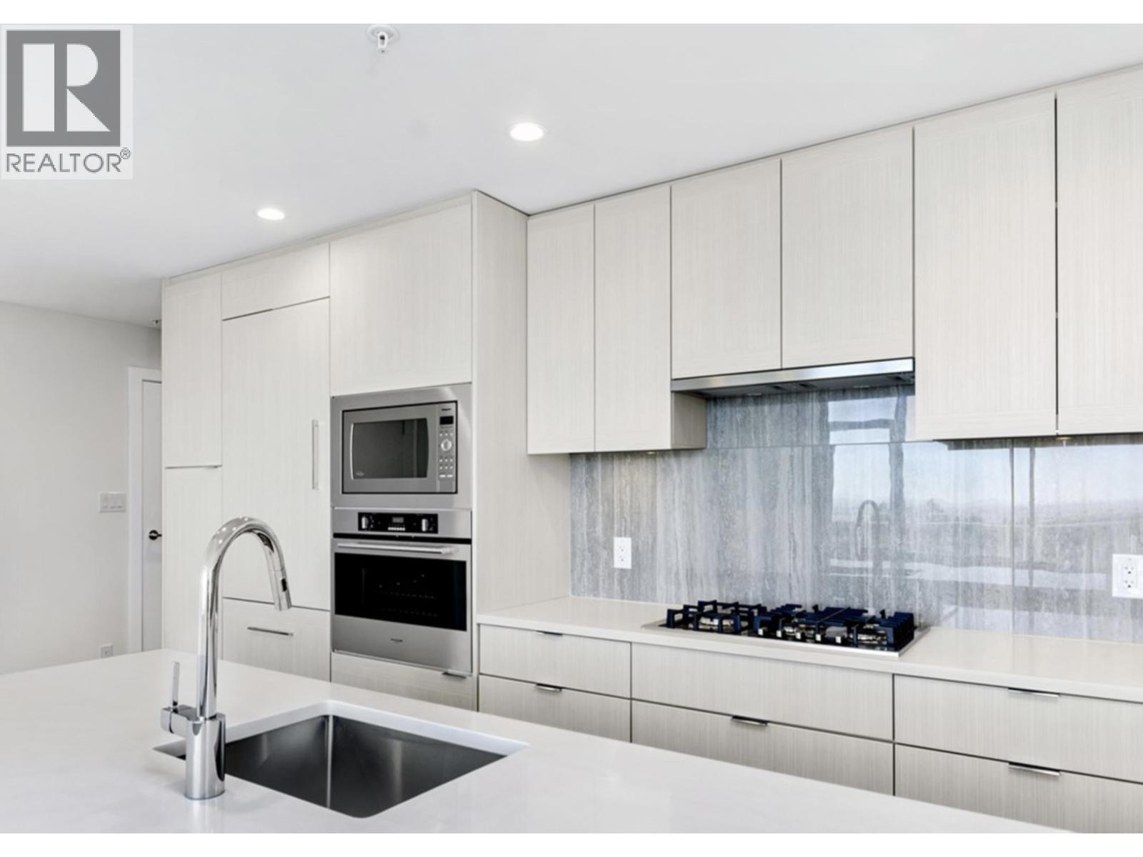404 5051 IMPERIAL STREET, Burnaby
