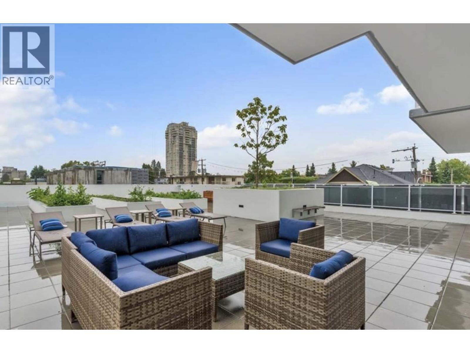 404 5051 IMPERIAL STREET, Burnaby