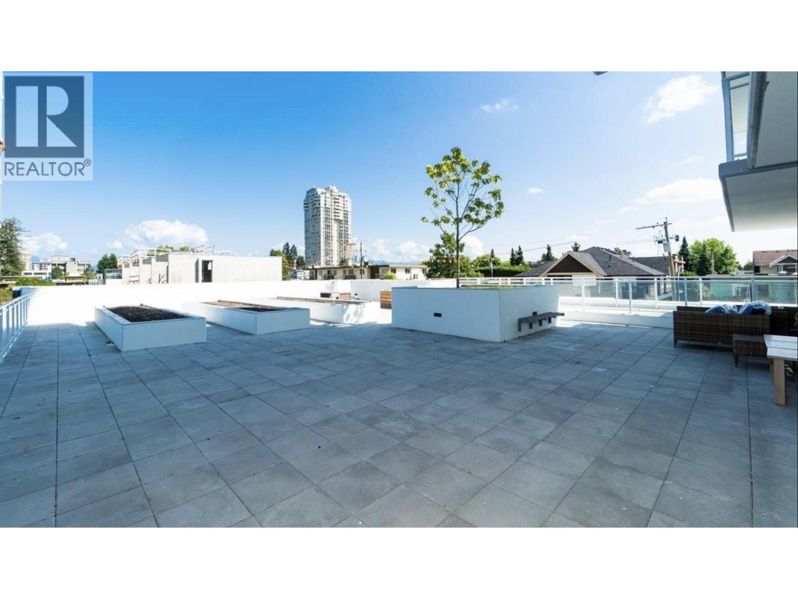 404 5051 IMPERIAL STREET, Burnaby