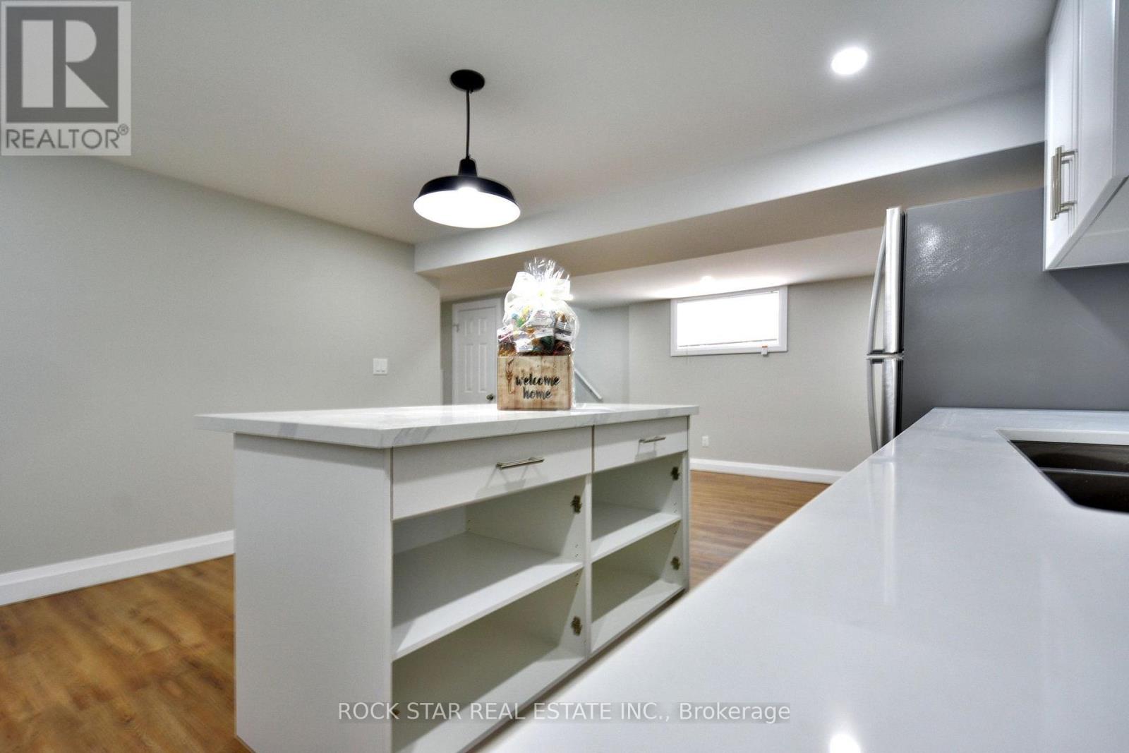 867 UPPER SHERMAN AVENUE - 23