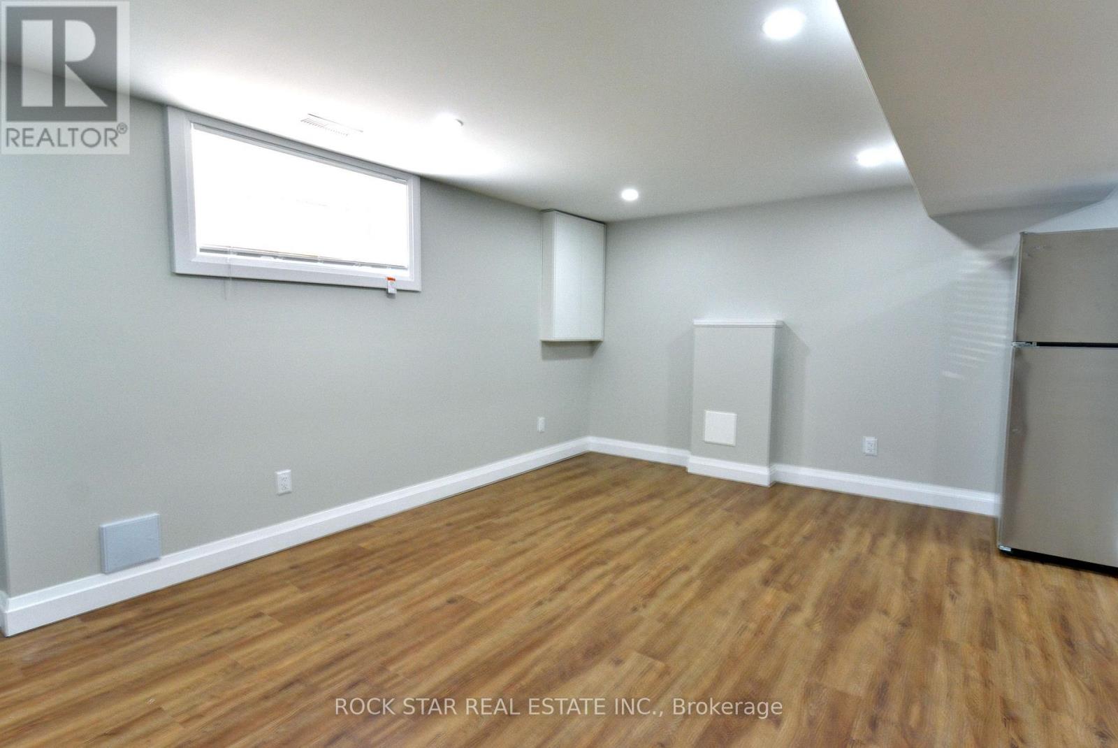 867 UPPER SHERMAN AVENUE - 25