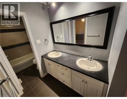 364 Lakeview Drive, Waterloo, ON N2L4Z6 Photo 16