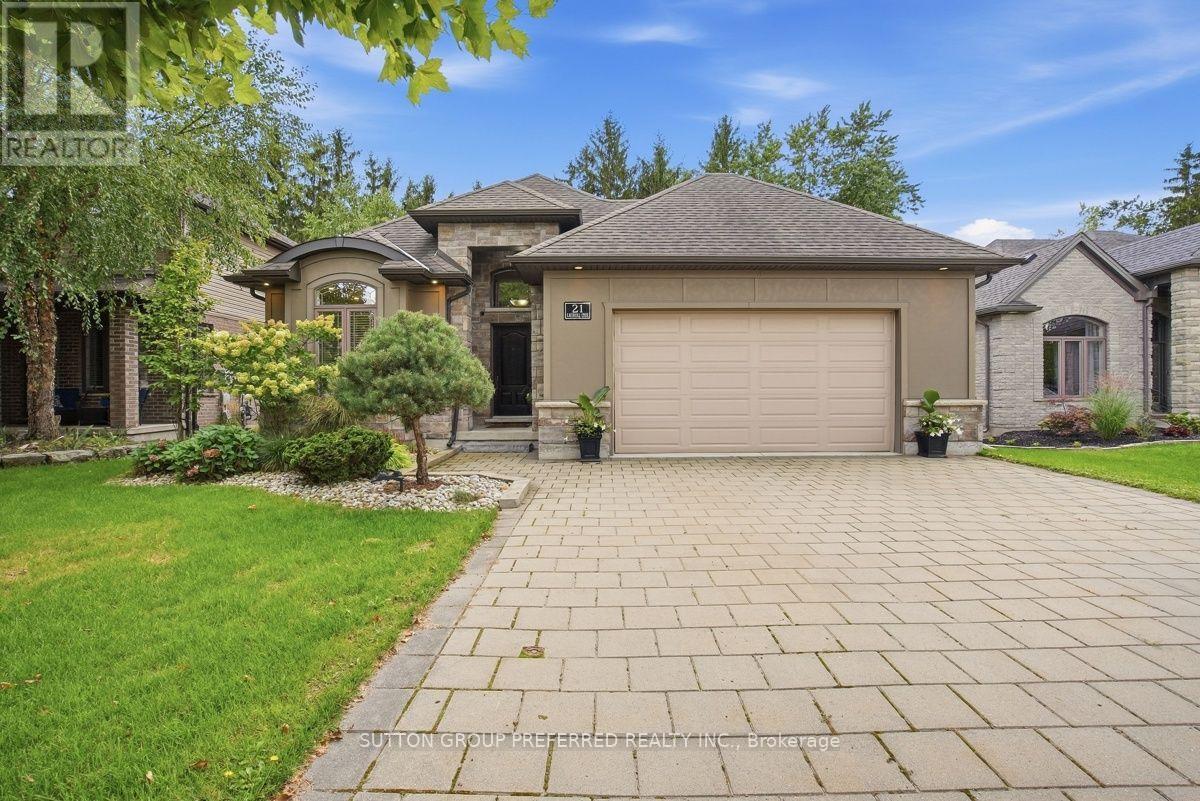 21 CAVERHILL CRESCENT, Middlesex Centre (Komoka)