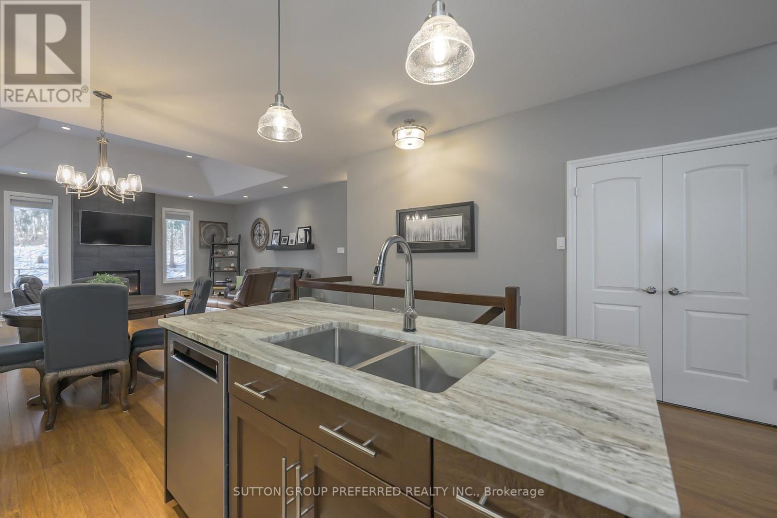 21 CAVERHILL CRESCENT, Middlesex Centre (Komoka) — photo 12