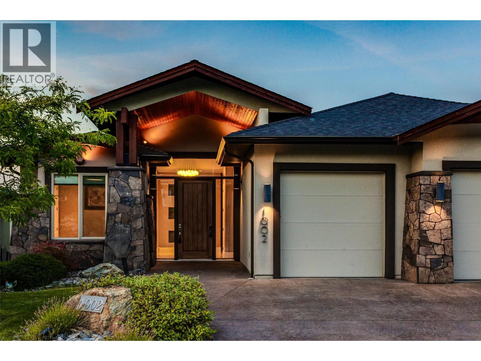 1002 Hewetson Avenue - 63
