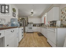 Bedroom - 3580 20 Avenue Se, Salmon Arm, BC V1E1X9 Photo 9