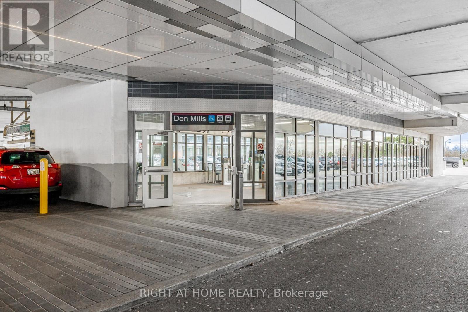 #807 128 FAIRVIEW MALL DRIVE - Image 28