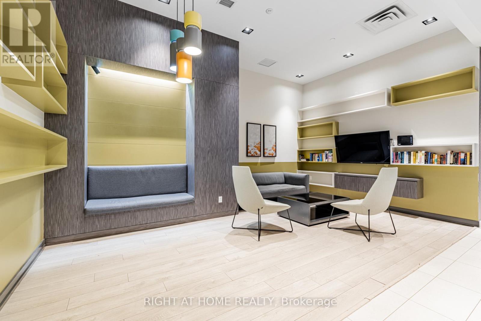 #807 128 FAIRVIEW MALL DRIVE - Image 30