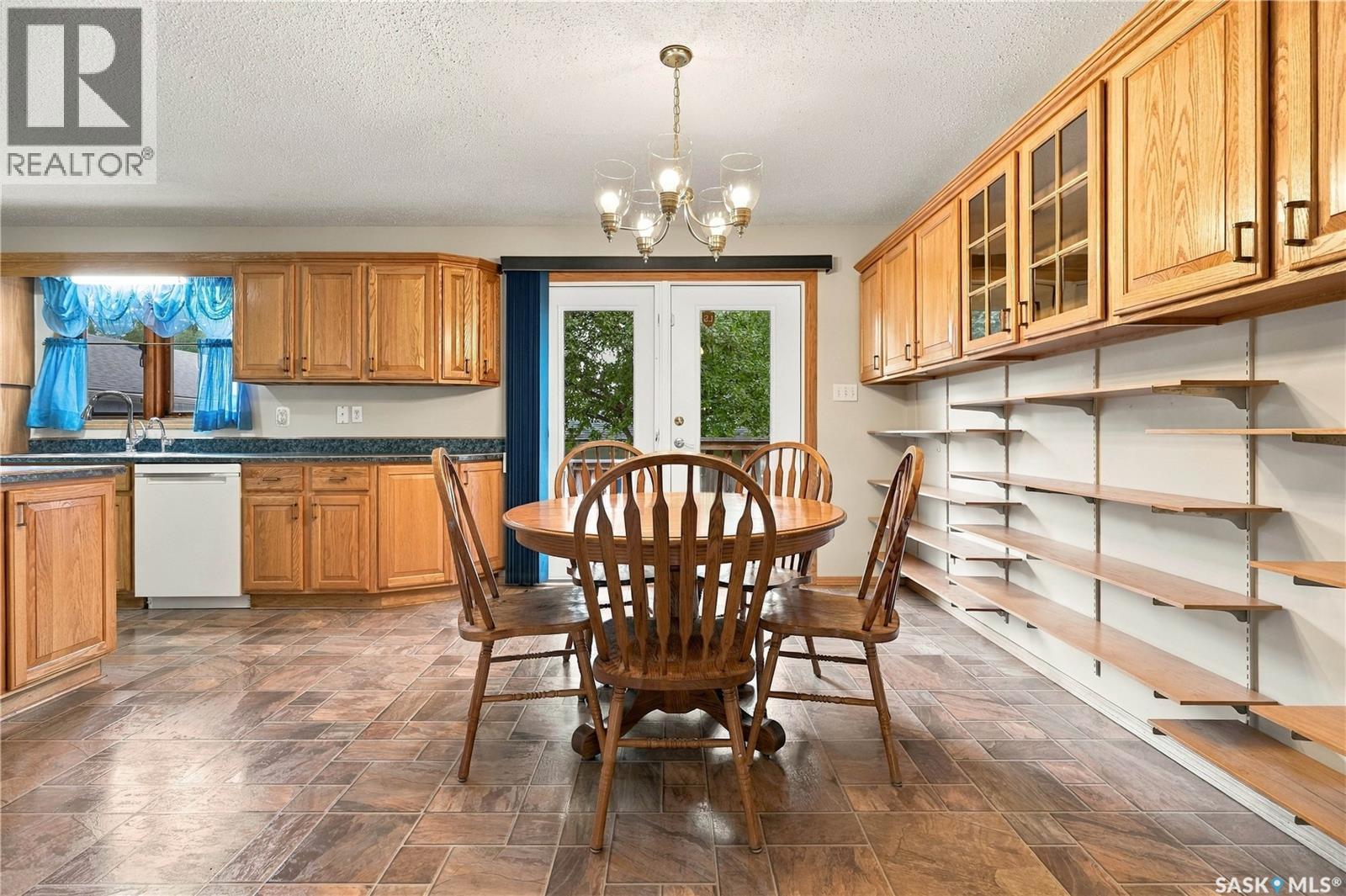 843 N McIntosh STREET - 9