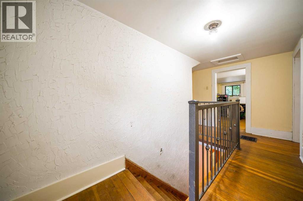 437 1 Avenue NW - 18