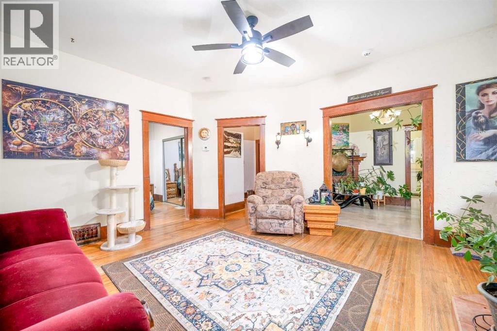 437 1 Avenue NW - 4