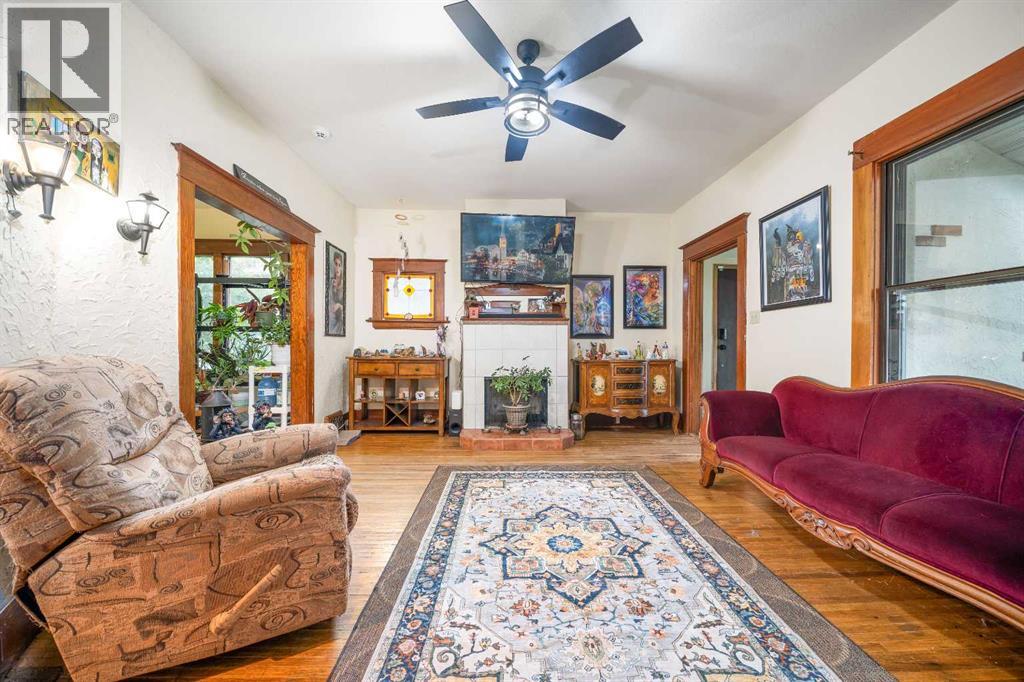 437 1 Avenue NW - 5