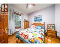 4pc Bathroom - 437 1 Avenue Nw, Medicine Hat, AB T1A6R9 Photo 6