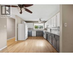 Living room - 258 Kennedy Crescent, Fort Mcmurray, AB T9K1M8 Photo 7