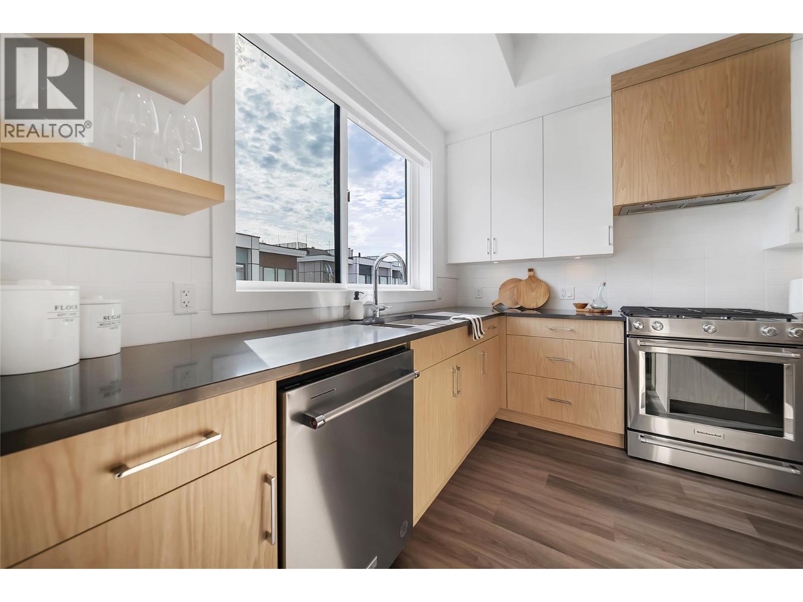 154 2100 Campbell Place, West Kelowna