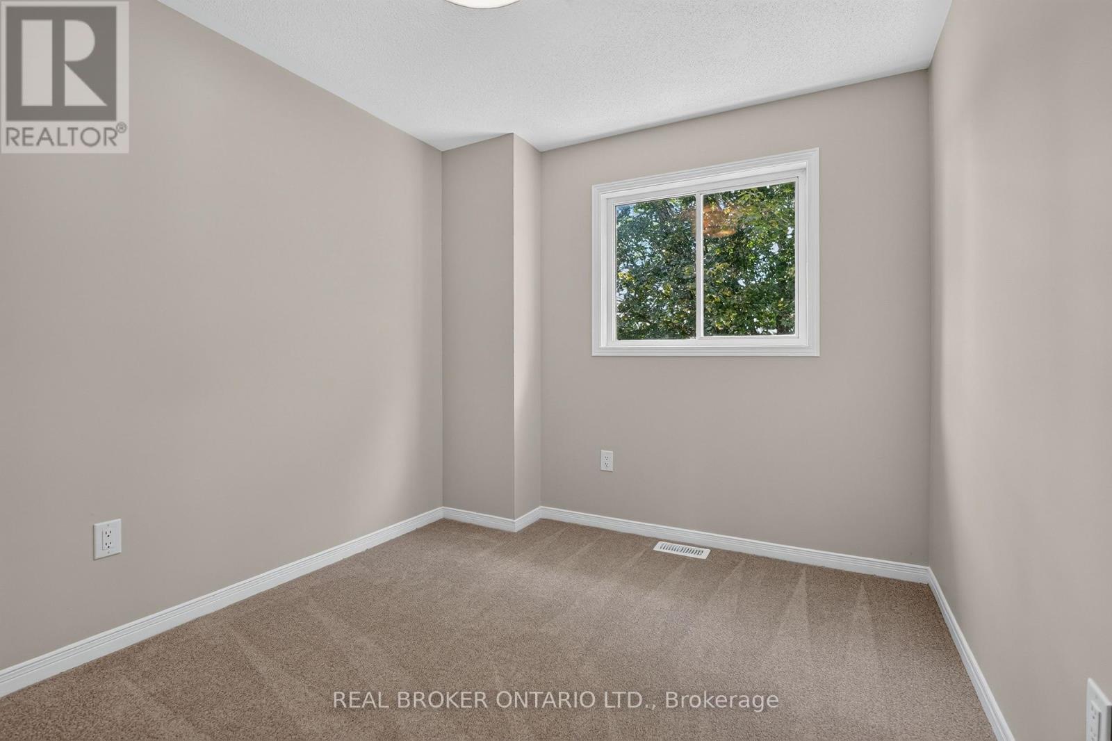 56 BANNOCK CRESCENT photo 32