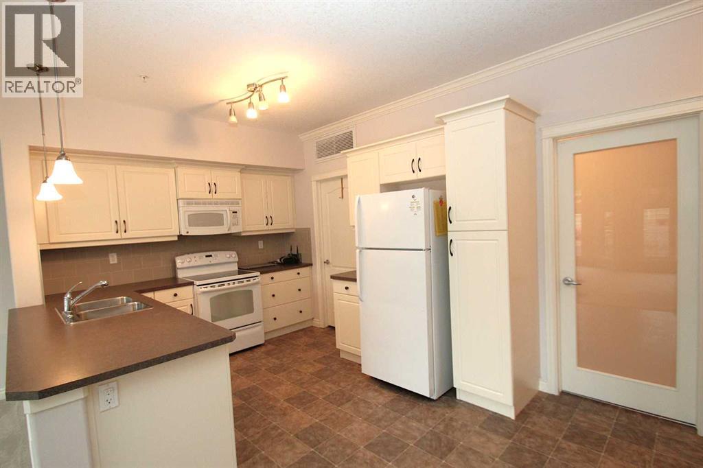 #114 6 Michener Boulevard - 10