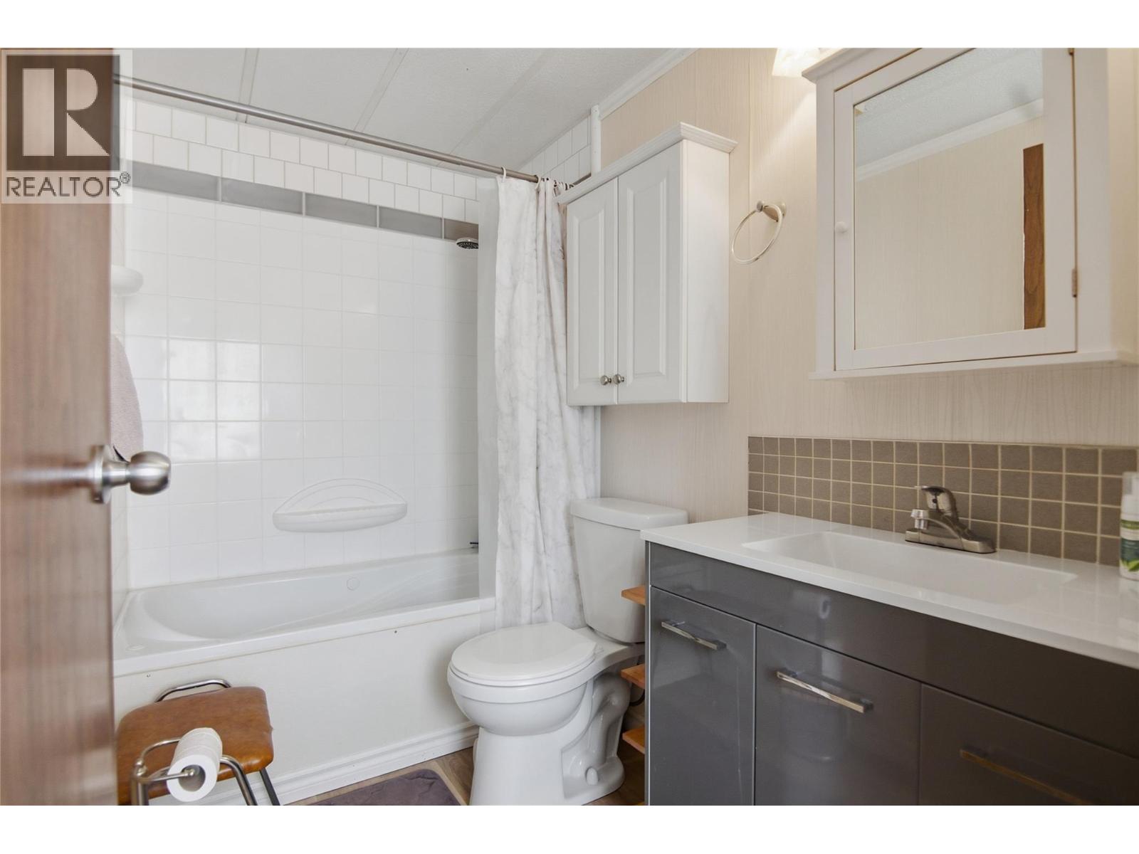 1352 Douglas Street - 20