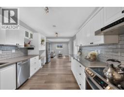 2550 Raven Court, Coquitlam, BC V3E2J2 Photo 9