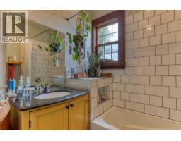 1677 Second Avenue, Rossland, BC V0G1Y0 Photo 14