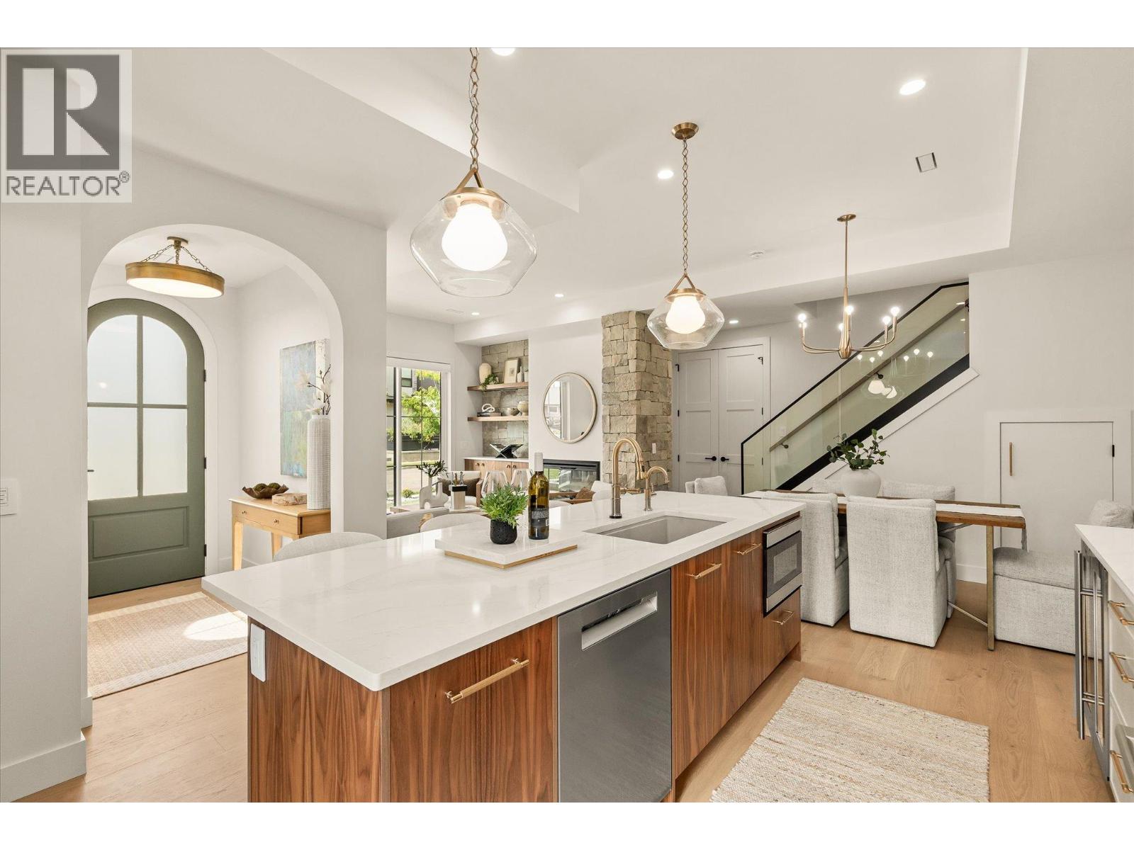 1 2435 Taylor Crescent, Kelowna