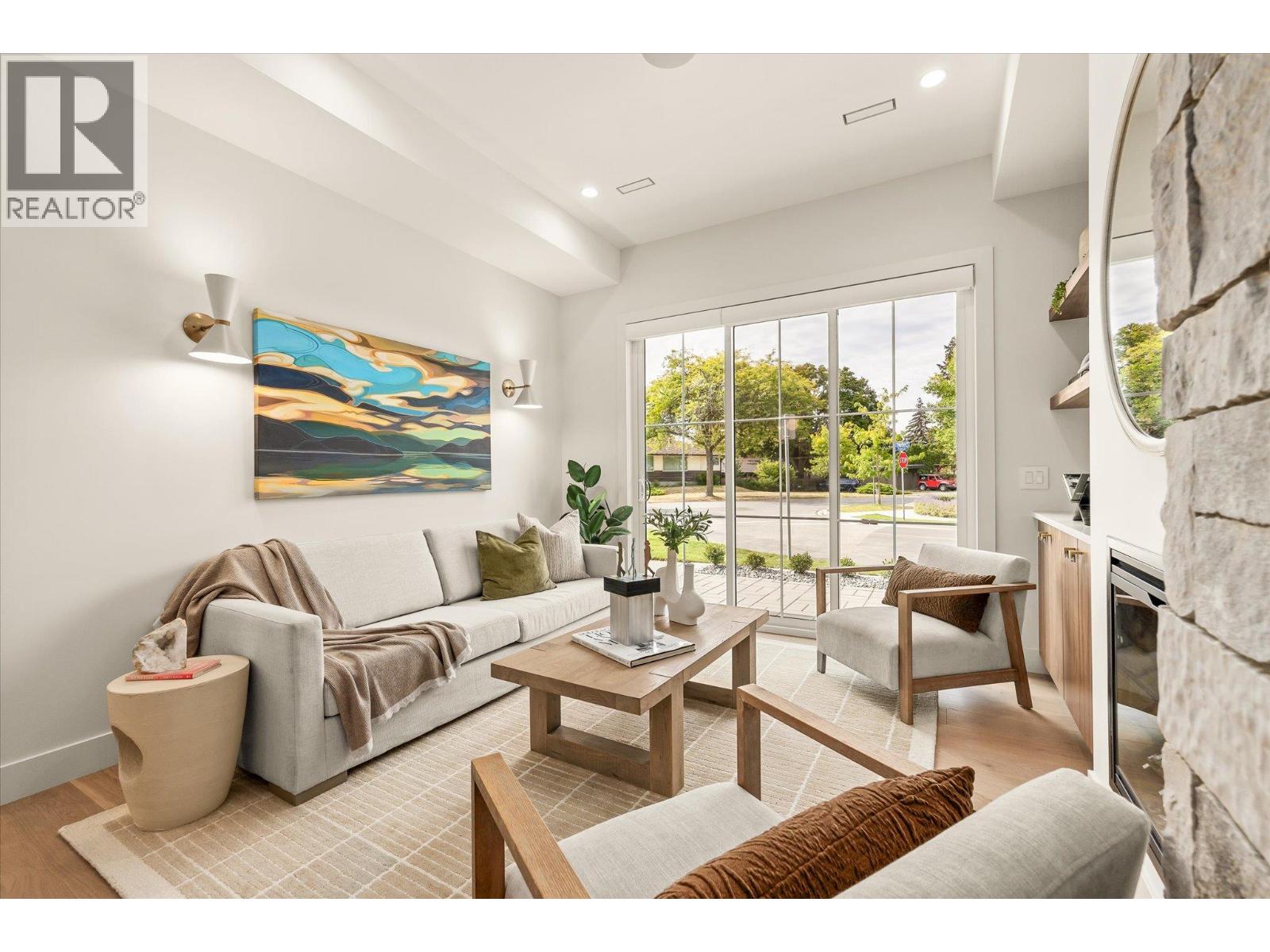 1 2435 Taylor Crescent, Kelowna