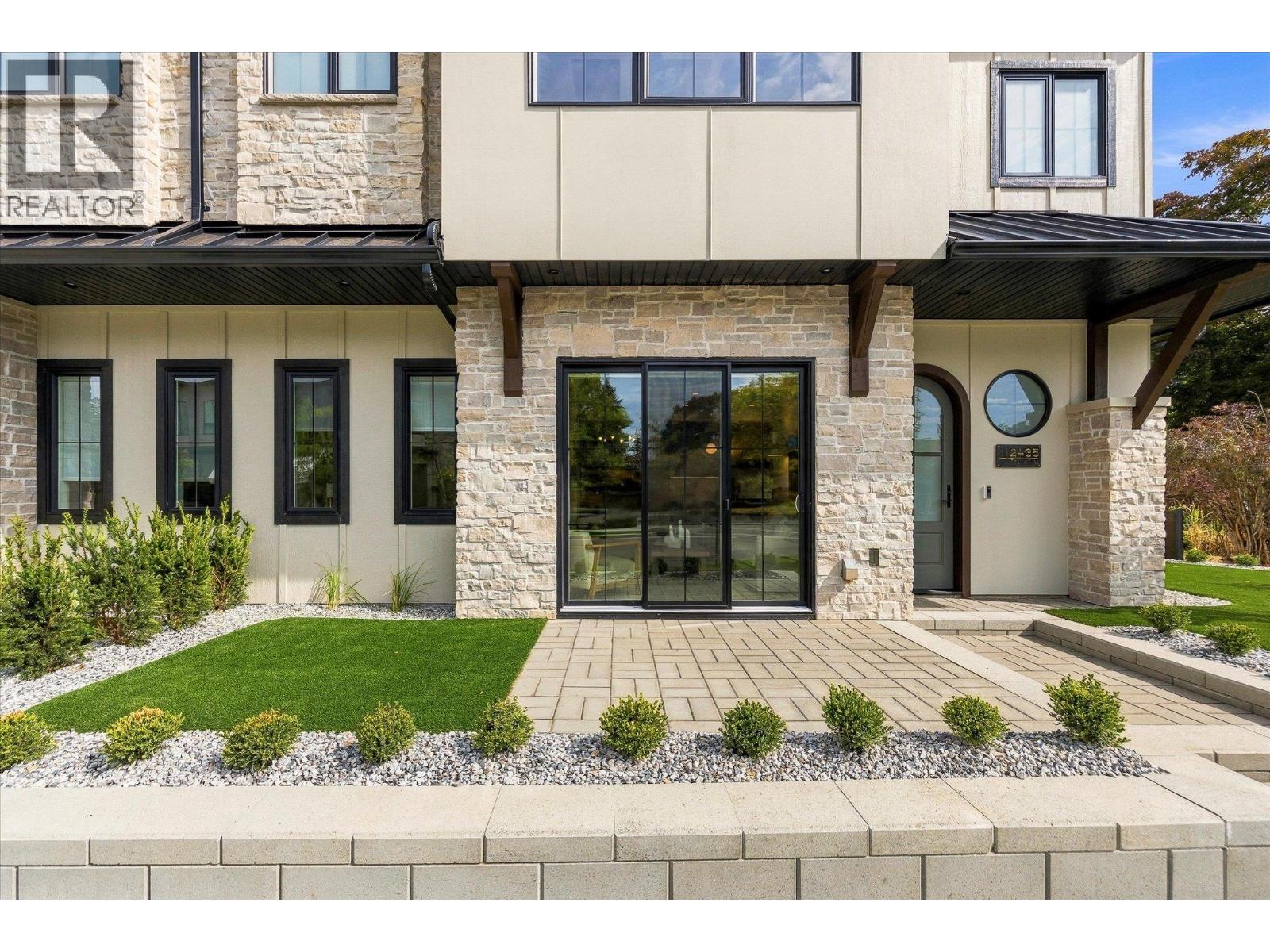 1 2435 Taylor Crescent, Kelowna