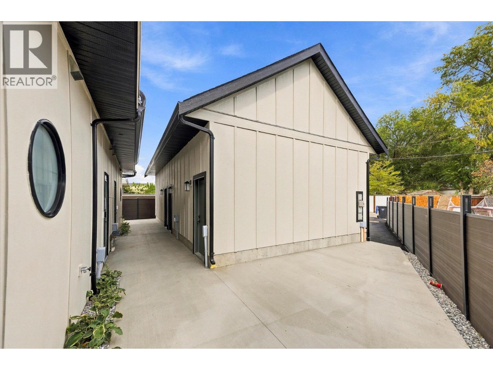 1 2435 Taylor Crescent, Kelowna