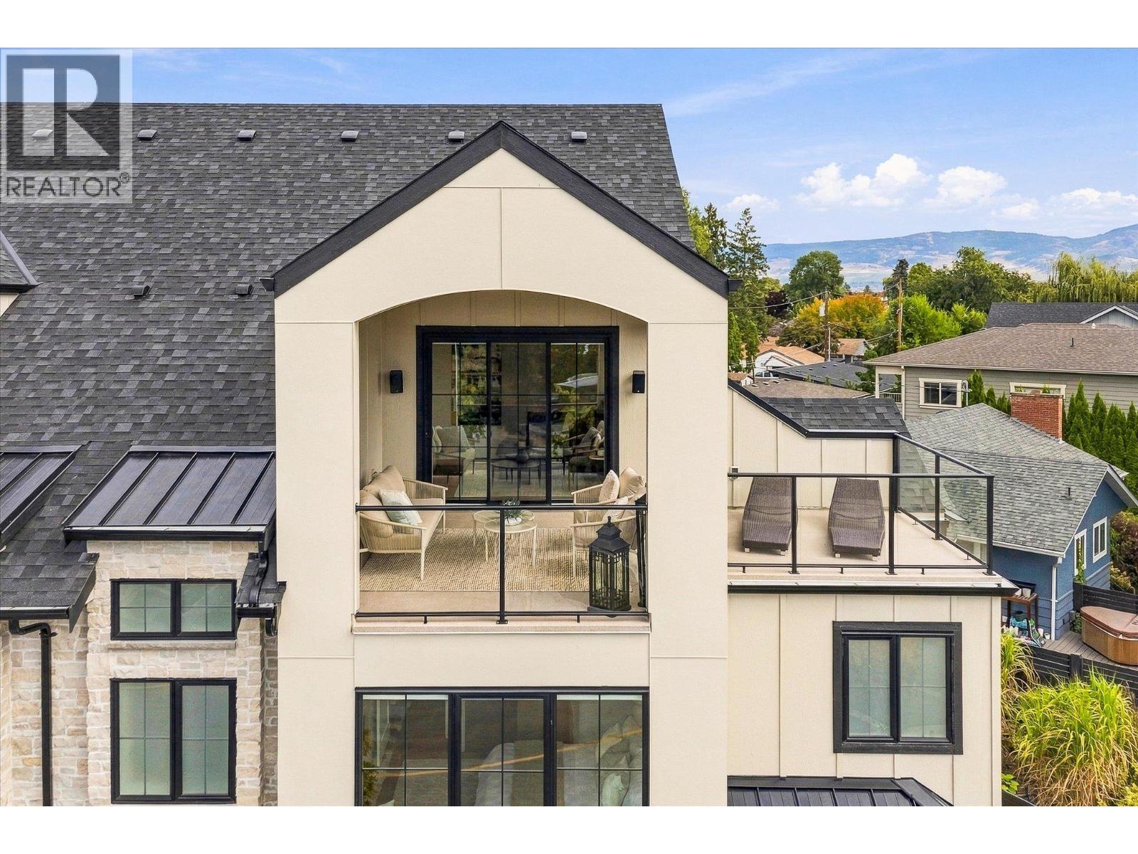 1 2435 Taylor Crescent, Kelowna